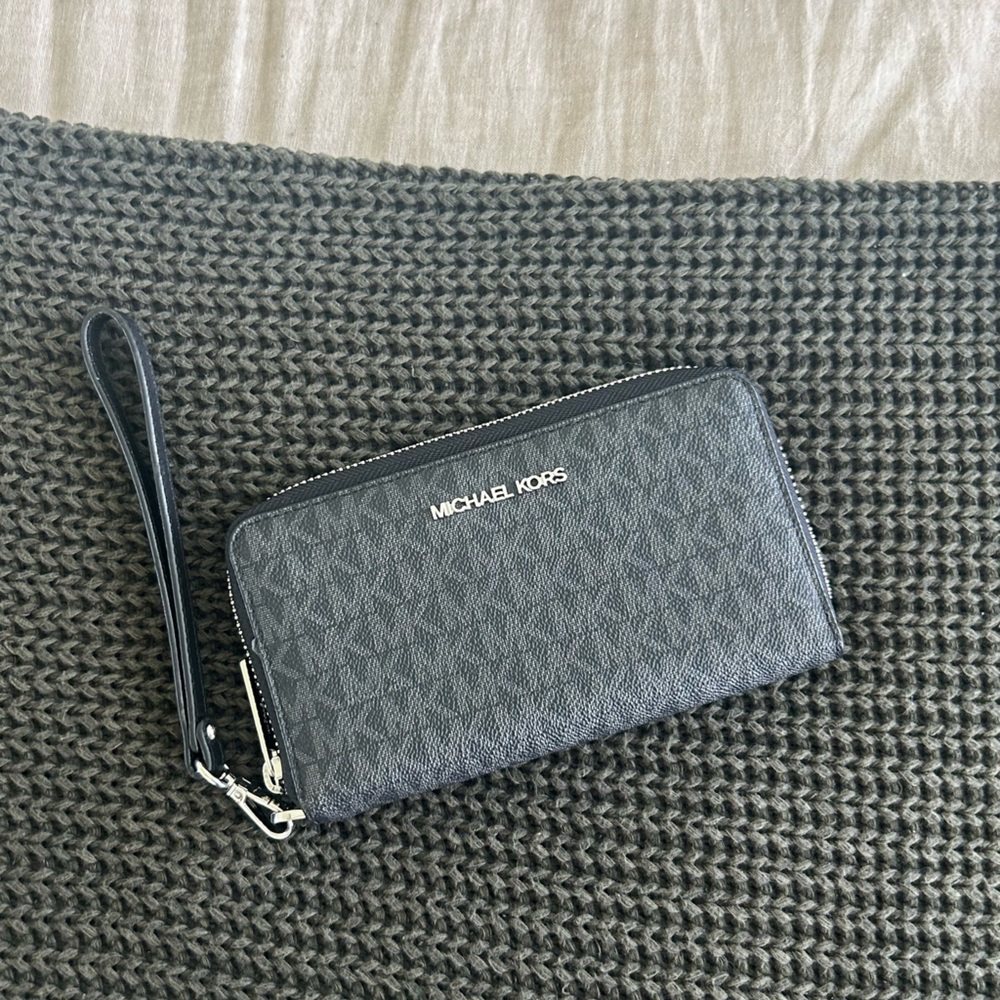 Michael Kors Jet Set Wristlet